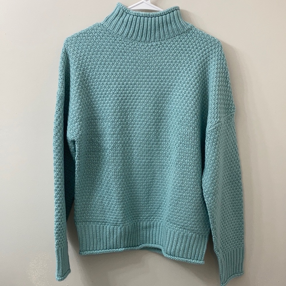 Cable knit, mint turtle neck sweater from Tecrew